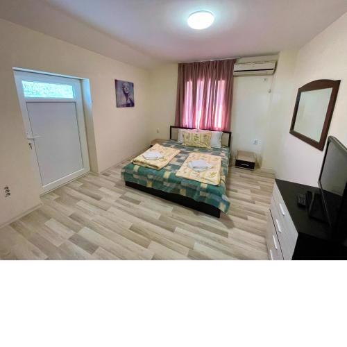 Jackie House Varna