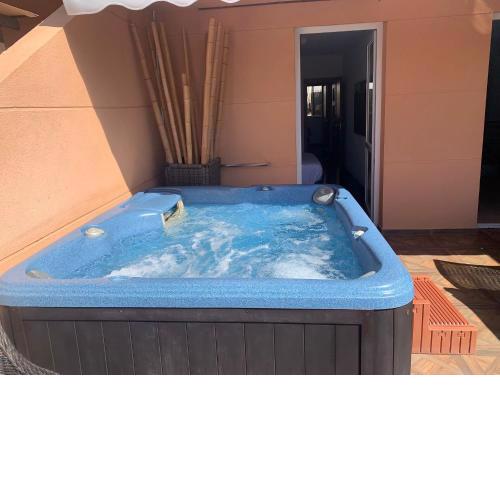 Jacuzzi House with Luxury Cinema