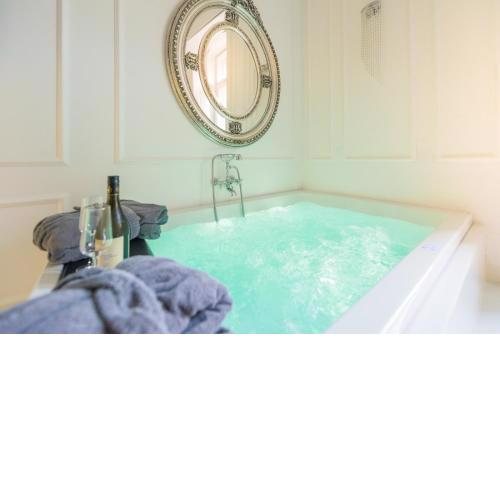JACUZZI SINAGOGA view