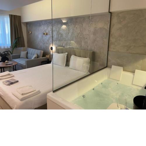 Jacuzzi Suite Ladadika