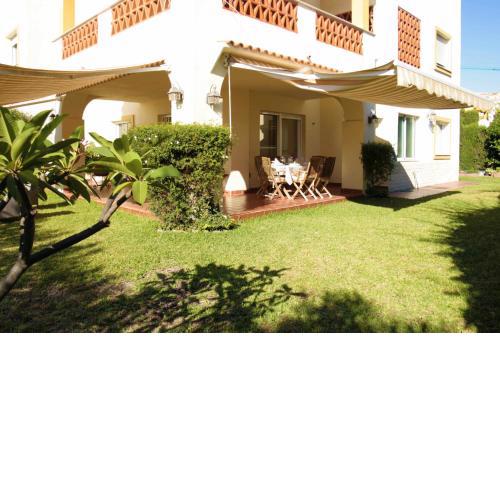 Jardín Privado y Piscina en la Playa