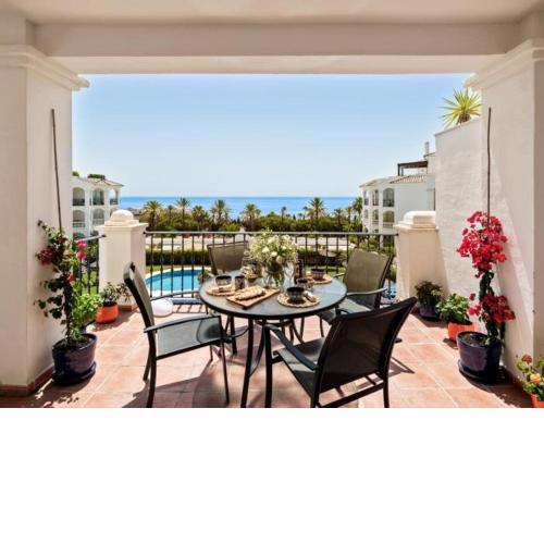JAZMIN MIRAFLORES SENSATIONAL VIEW! POOL, TERRACE, WiFi