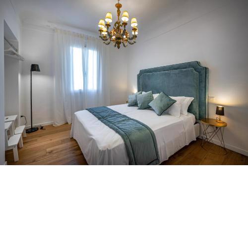 JCL first apt in the hearth of Florence