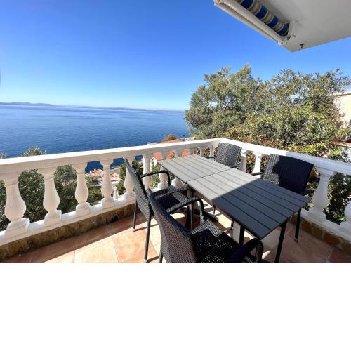 Joan Margarit 42 - Piso con magnifica vista al mar