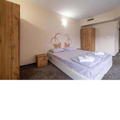 Julia rooms