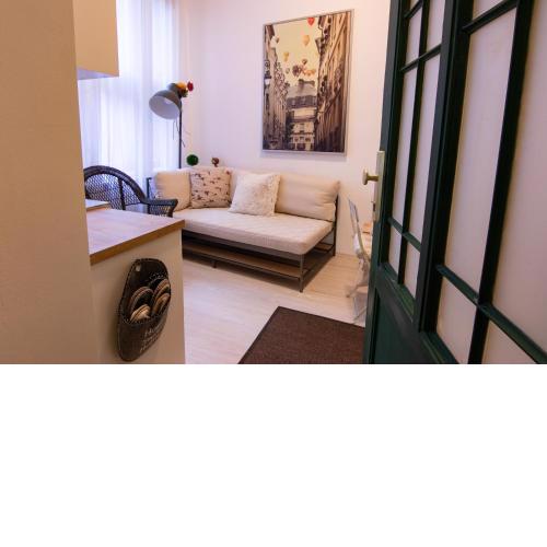 Junior Orange Apt.