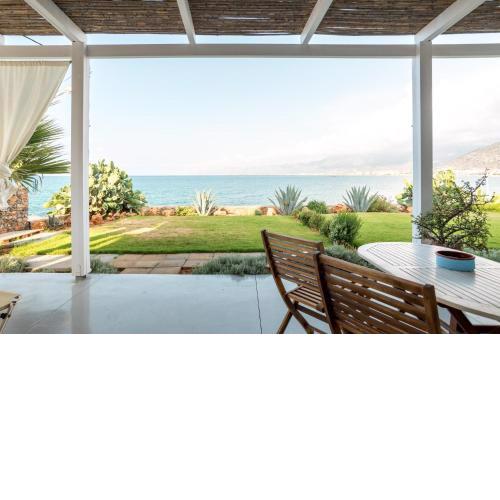 Junior suite by the beach Stalida