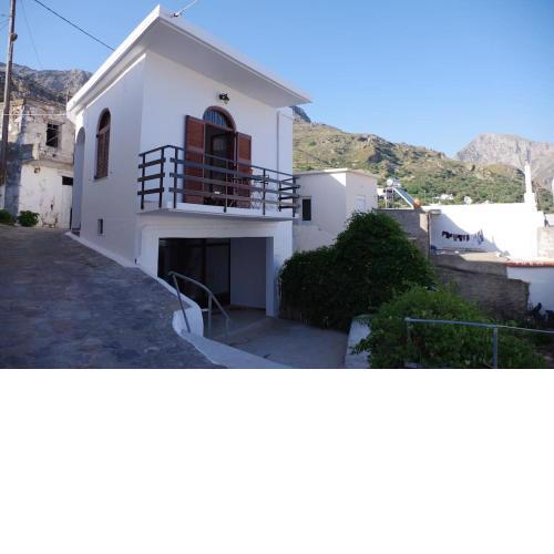 Kabana, a unique house in Sellia