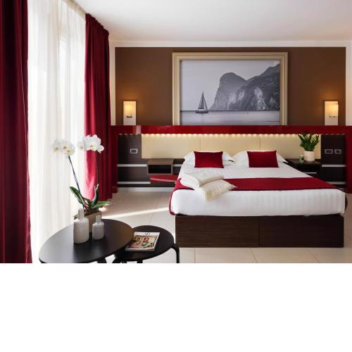 Kairos Garda Hotel