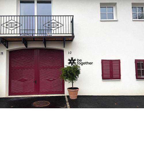 Kaiser`s Hof be together