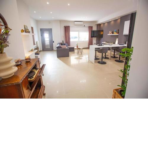 Kalafatis Downtown Apartment