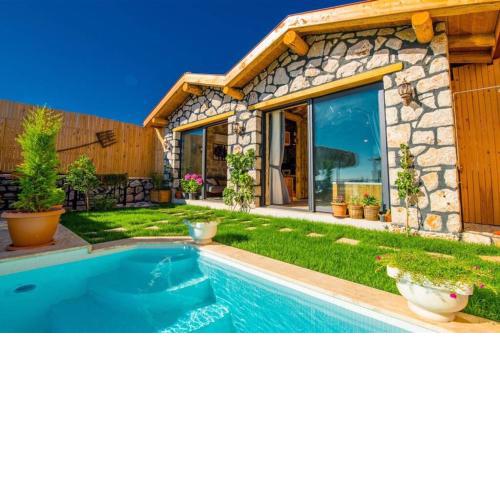 Kalkan / Patara’da Doğayla iç içe Balayi Villası