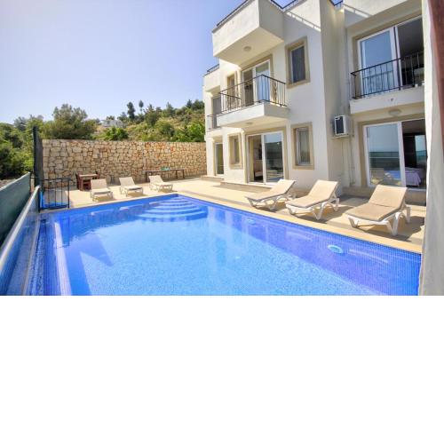 Kalkan'da Deniz Manzaralı, 10 Kişilik Havuzlu Villa
