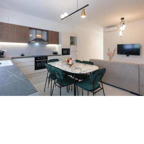 Kalopsia Home