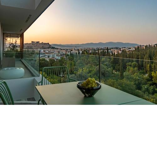 Kalypso, Urban Apartment with Unique Views of The Acropolis!