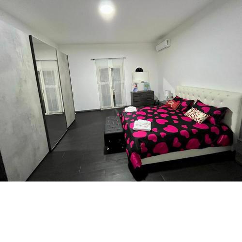 KAM DELUXE Intero Appartamento 130 mq 5 posti Letto , 2 Camere Matrimoniali Deluxe e Comfort , Zona Giorno con Divano Letto, 1 Bagno, Cucina e Ripostiglio