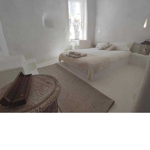 Καμάρα (Kamara) cave rooms