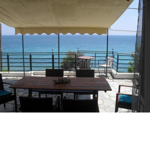 Kamari Guesthouse