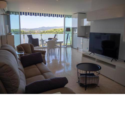 Kaminias Apartament amb vistes al mar reformat per 4 persones