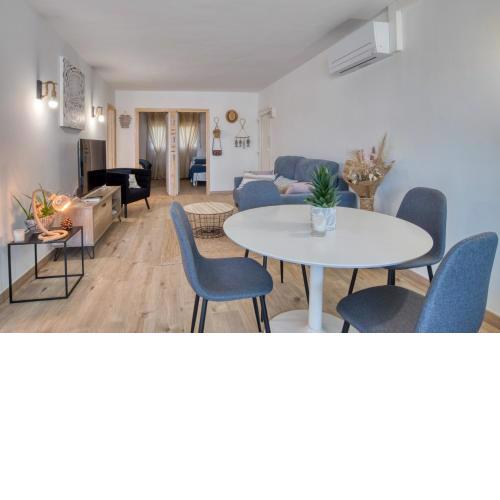 Kaminias III Apartament reformat per 4 persones a Politur a 10 minuts a peu de la Cala Rovira