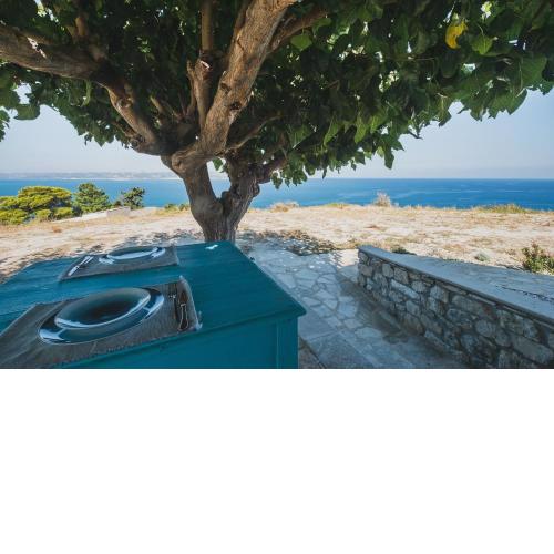 Karavos View - An artists' hideaway Paradise