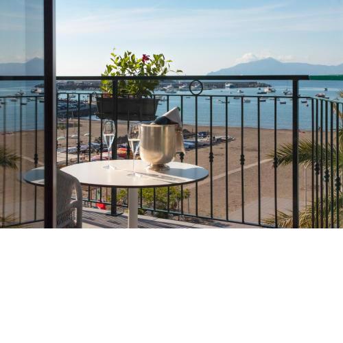 Karma Royal Suite Near The Sea and Penthouse With Sea View - Happy Rentals