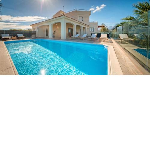 Karmilos hill villa