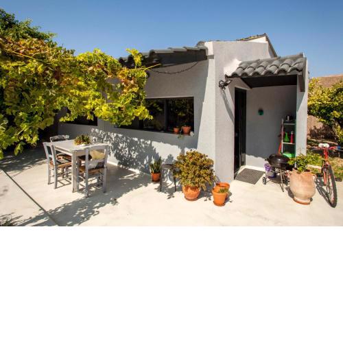 Karteros House 1300meters from the beach!