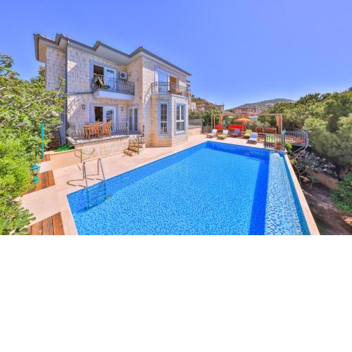 Kaş, deniz manzaralı, 6 kişilik villa