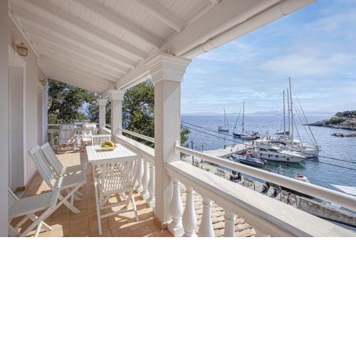 Kassiopi Seafront Elegant Apartments