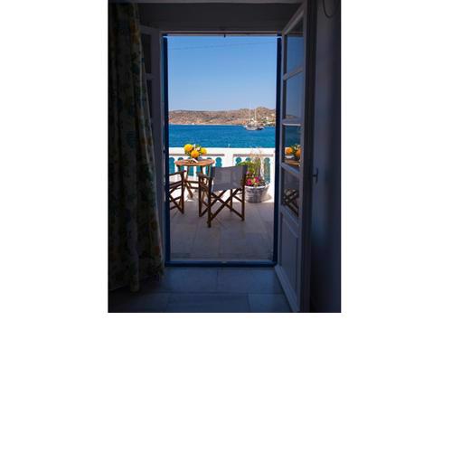 Katapola Vekris apartments