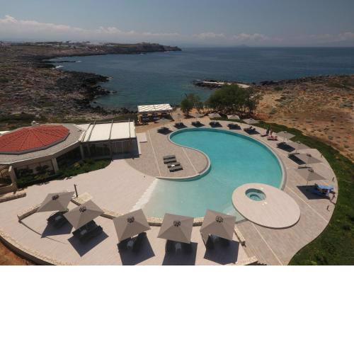 Kavos Hotel & Suites