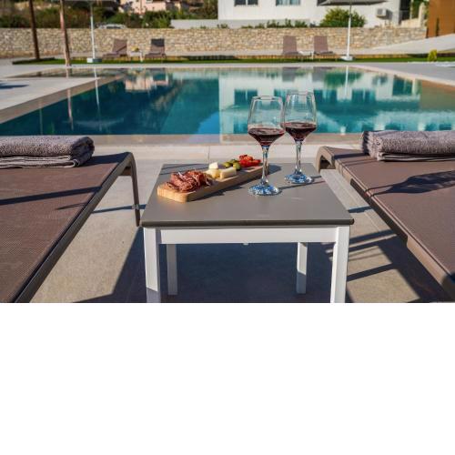 Kayy Apartments