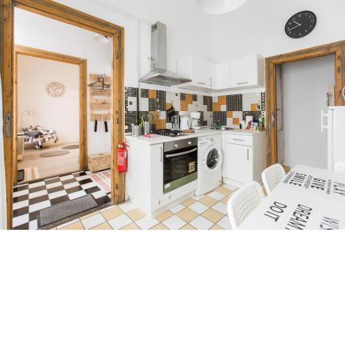 Kazinczy 10 Apartment