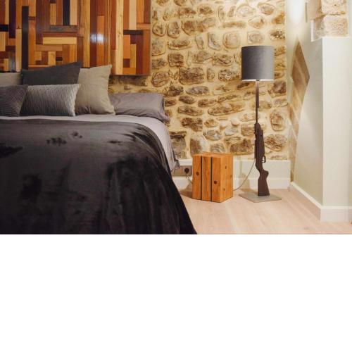 KelDomènech Apartment Bed Art