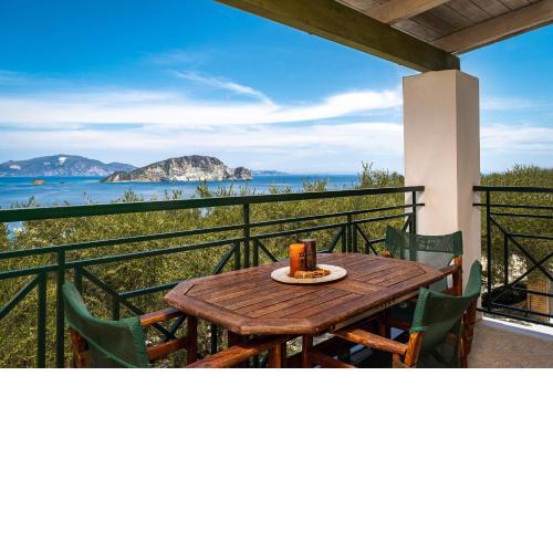Keri Marathias Pavezzo Villa