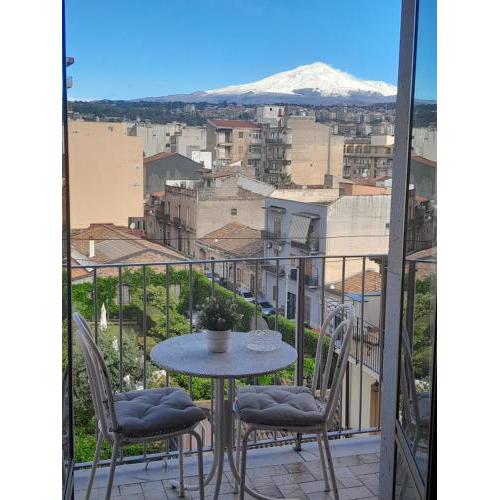 Kerouac House private room with Etna view