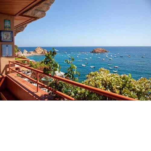Kerstin Bruns - Apartamento la Illa with sea view