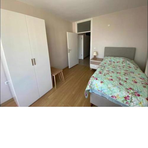KILIÇLAR APART