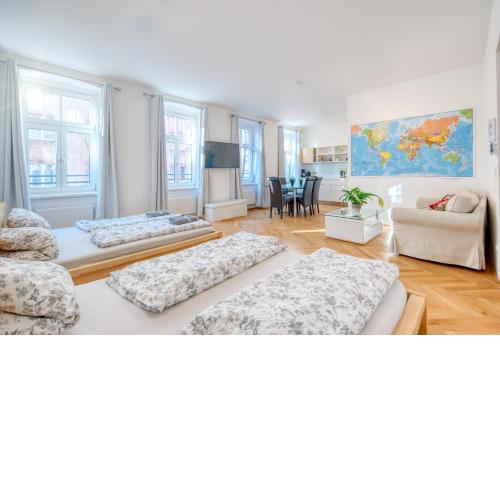 King Bed Home Smart Tv Perfect for groups of seven, 4
