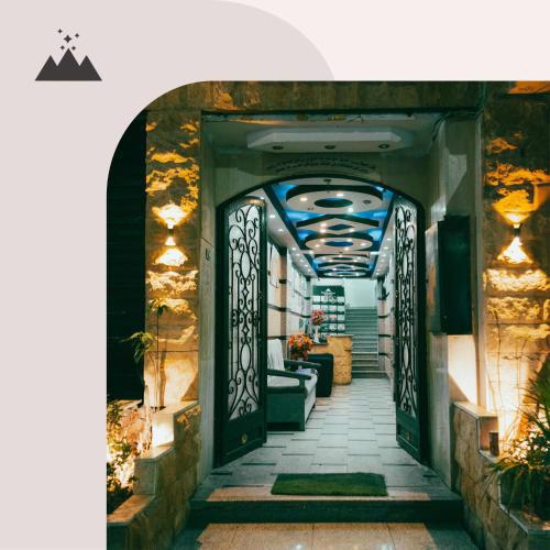 King of the pyramids inn