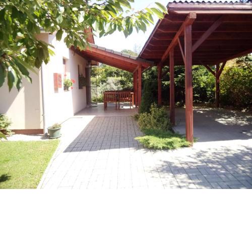 Kinga House