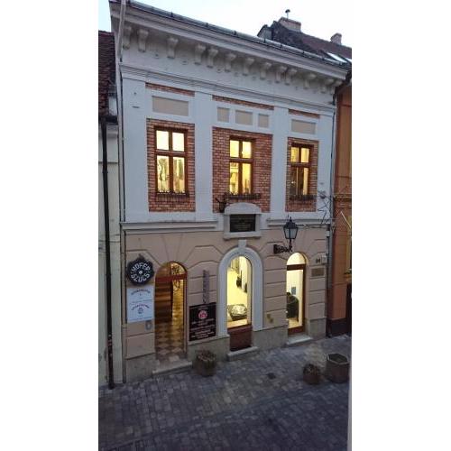 Kisfaludy Károly Apartman