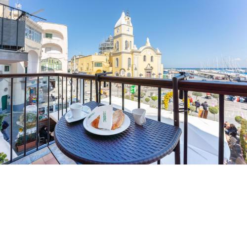 KISSES HOUSE - Marina Grande port