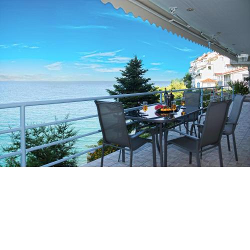 Kiveri Luxurious Seaside Apartment