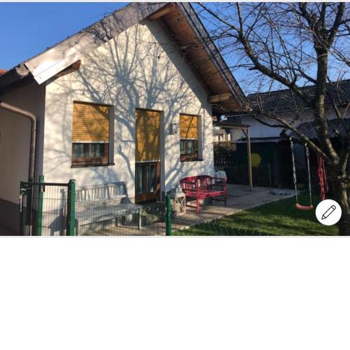 Knusperhaus mit Garten