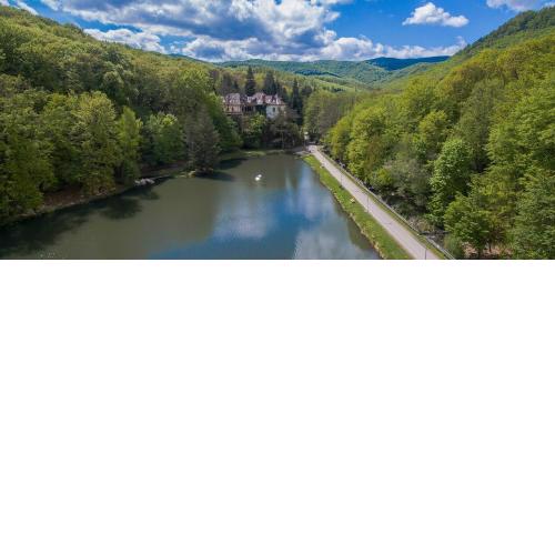 Kőkapu Vadászkastély és Hotel & Apartments