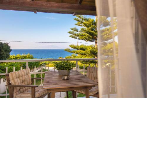 Kondarini's Sea View Studios