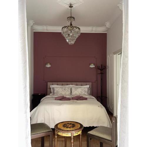 Konnie's Apartment Moschato