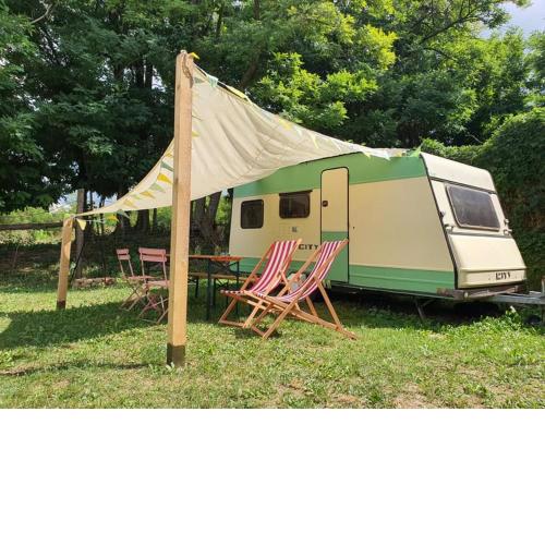 Koppány Pines - Vintage Caravan